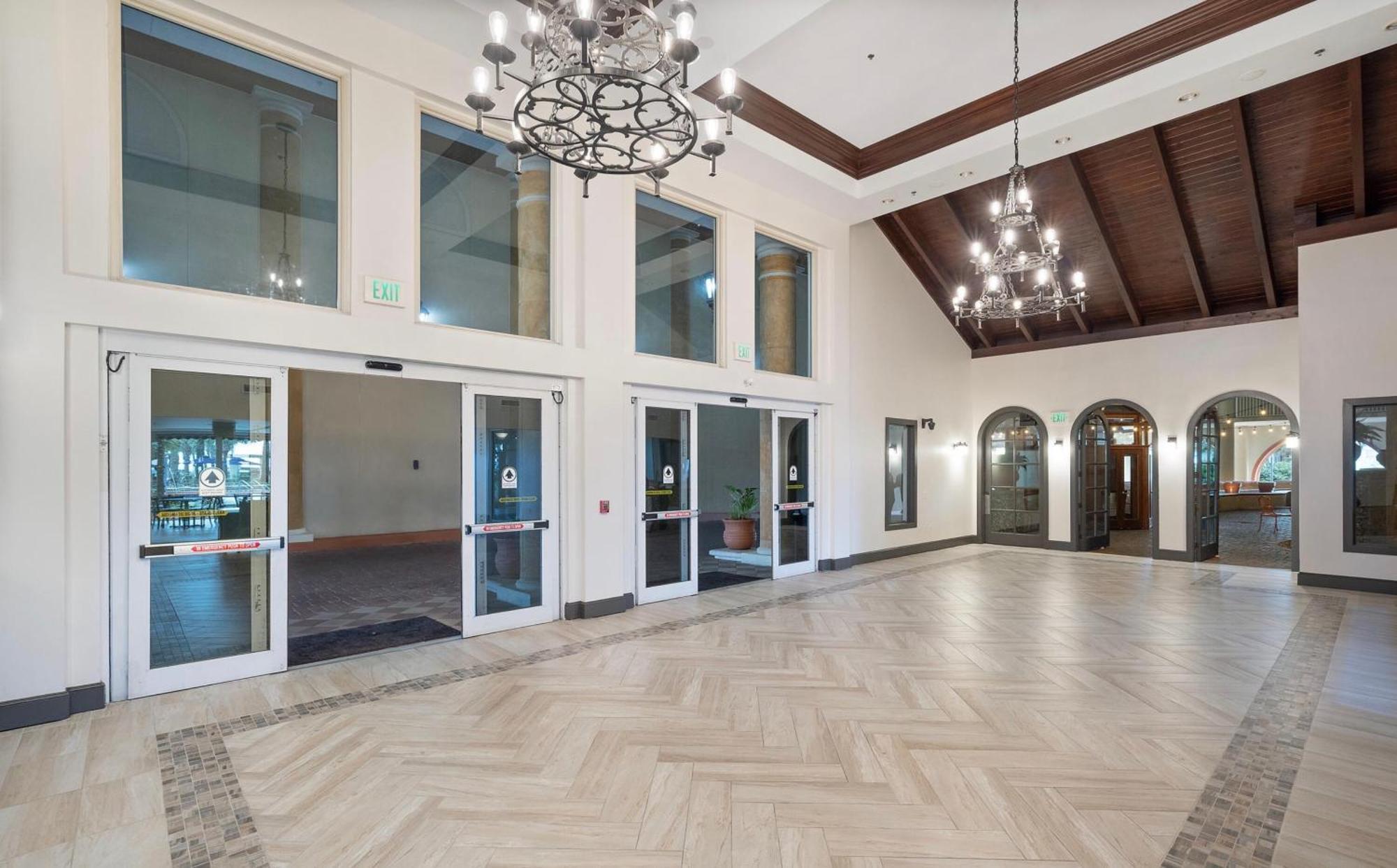 Apartment Beachfront Retreat! Spacious With Great Views! By Dolce Getaways Pcb!