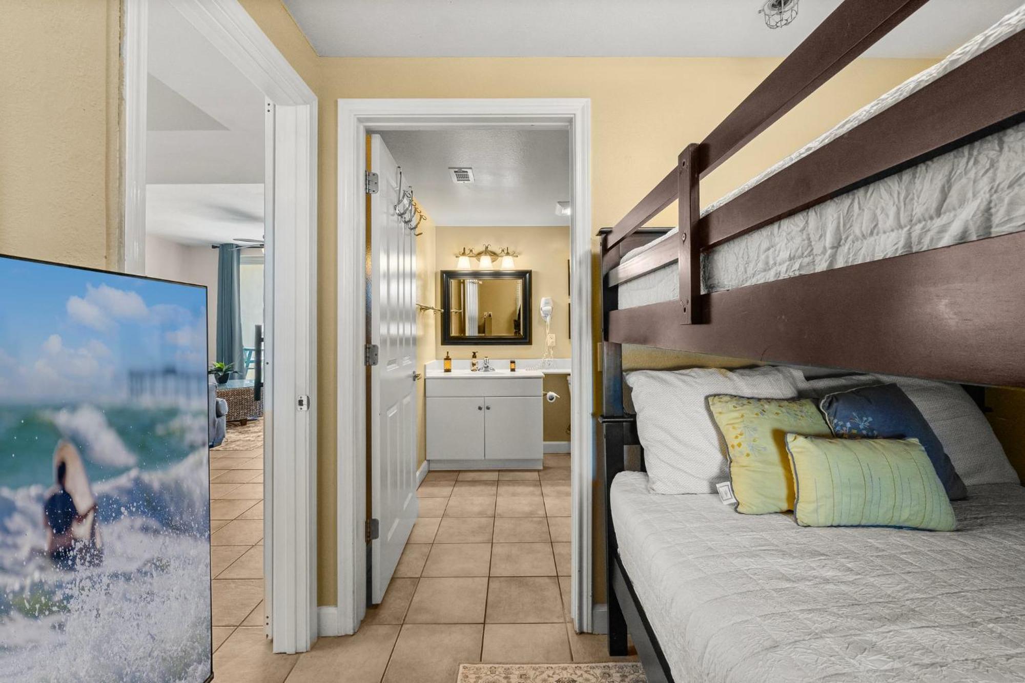 Apartment Beachfront Retreat! Spacious With Great Views! By Dolce Getaways Pcb! Panama City Beach