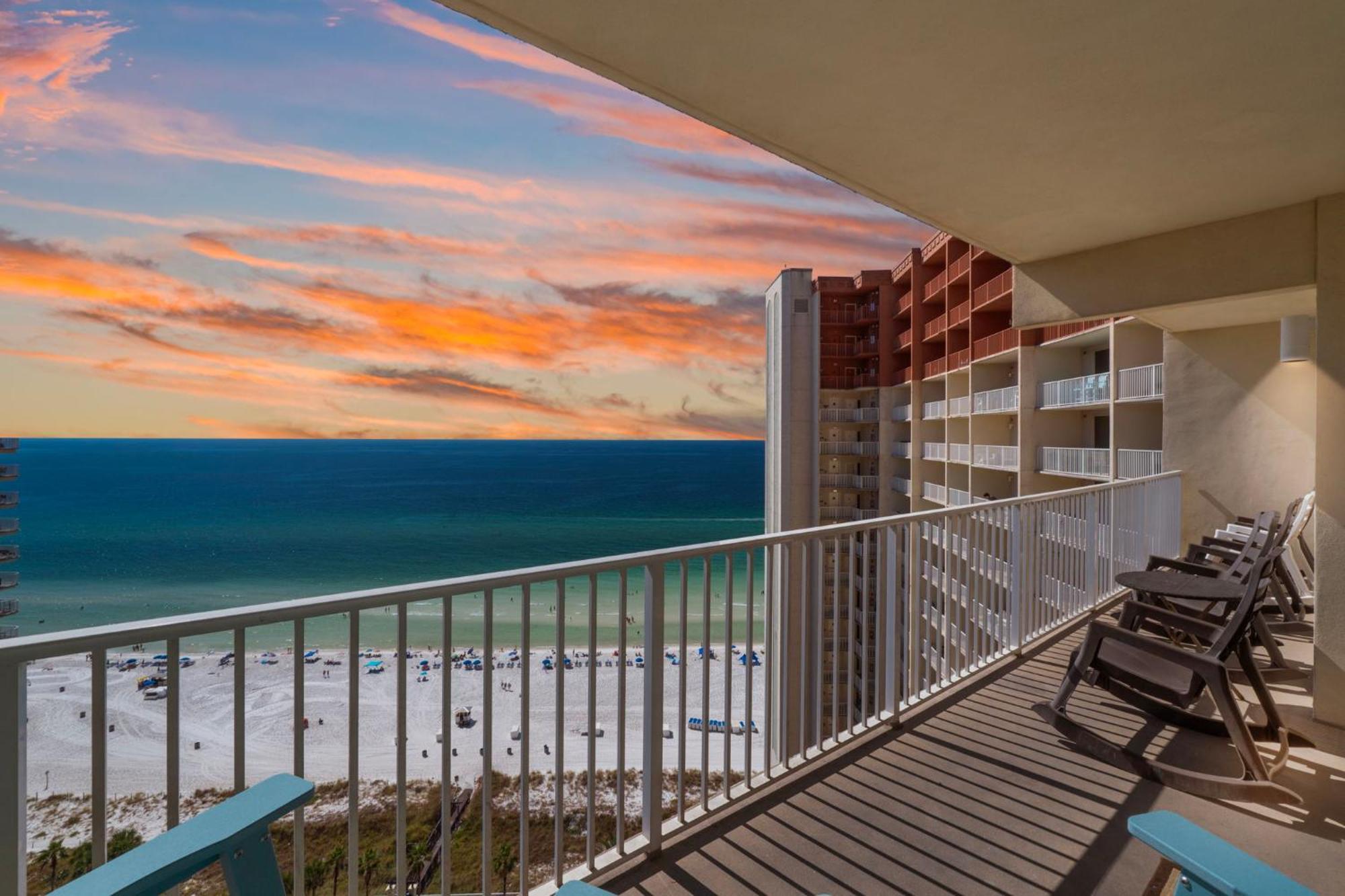 Beachfront Retreat! Spacious With Great Views! By Dolce Getaways Pcb! Apartment